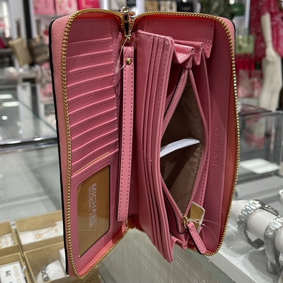 MICHAEL KORS JST
Leather Continental Wristlet Phone Case Wallet
Carnation
NWT - Picture 12 of 16